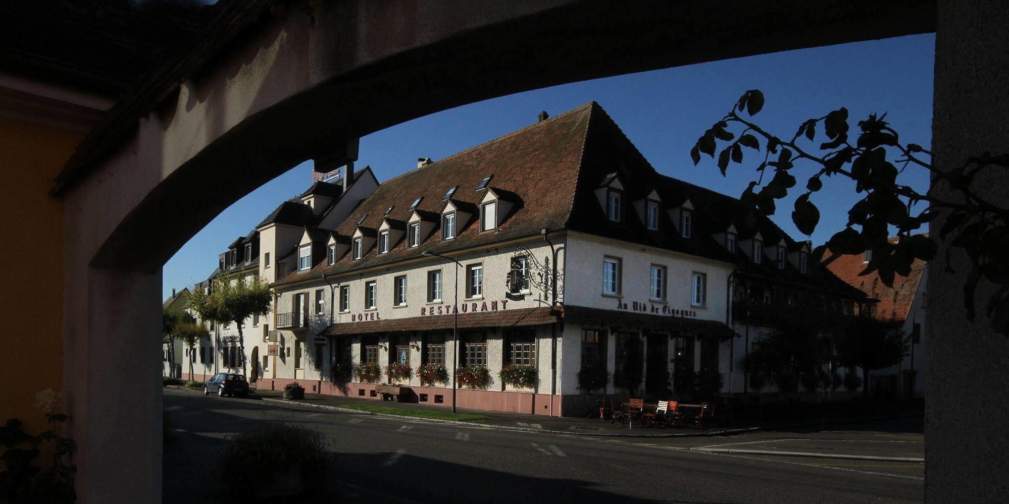 Hotel Au Nid De Cigognes Ostheim Bagian luar foto